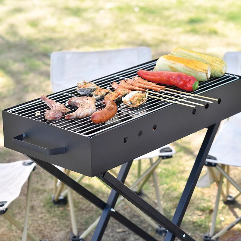 Bedeckter X-förmiger Grill